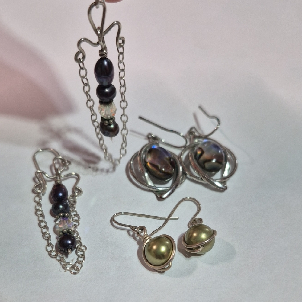 Elegant Silver and Black Pearl Earrings Set